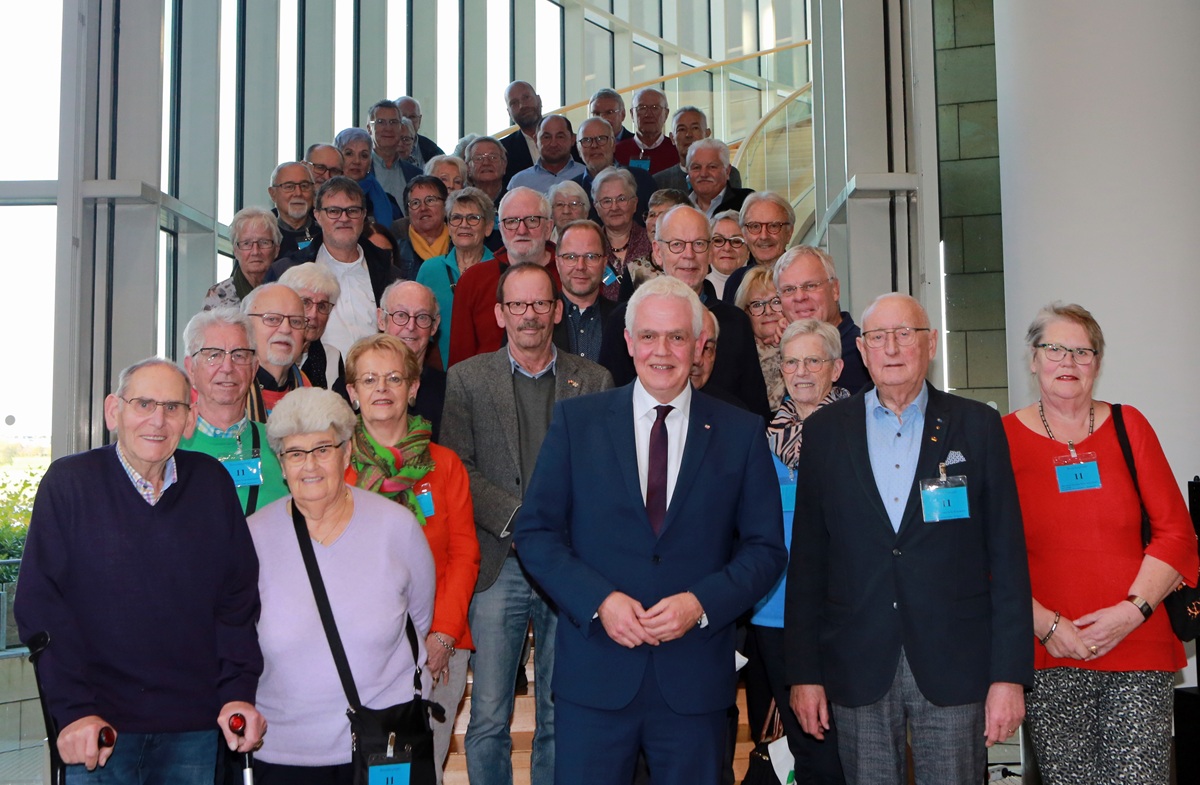 Die Besucher aus Goch in der B�rgerhalle des D�sseldorfer Landtags